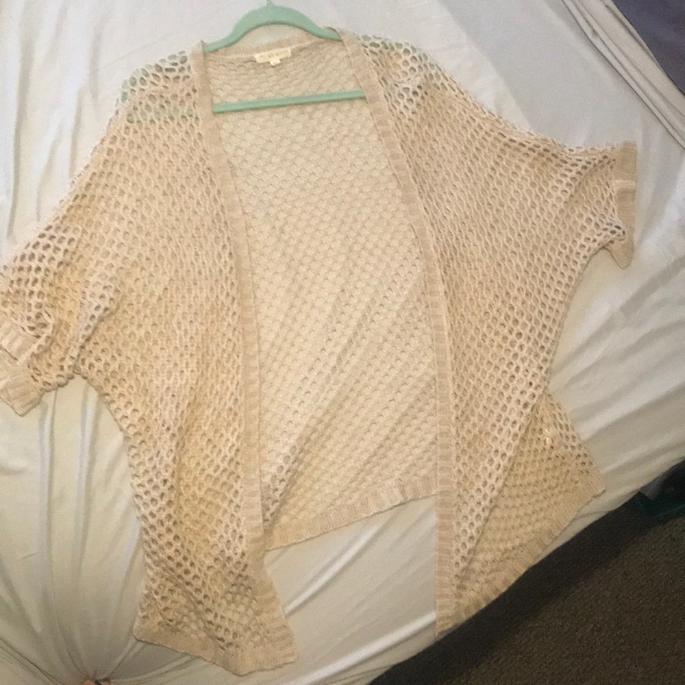 🛍🎀 bundle & save Cream woven kimono cover